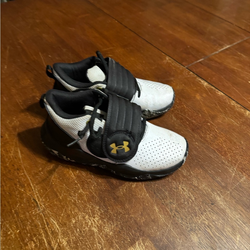 Boys running shoes used. Very little wear
